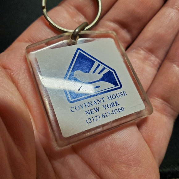 Convent House New York Keychain - Picture 5 of 5